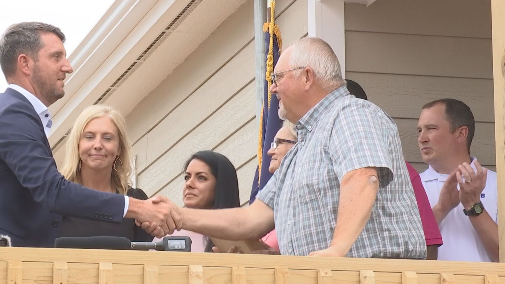 HANDSHAKE.jpg
